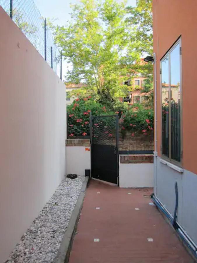 شقة البندقية  في Charming Flat With Terrace Over The Canal المظهر الخارجي الصورة
