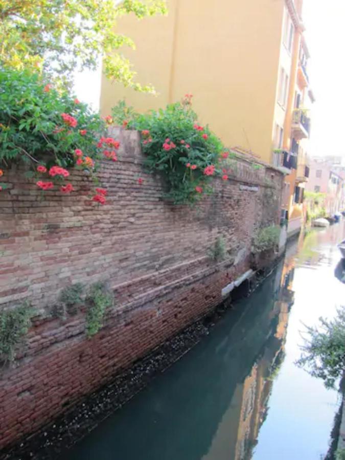 شقة البندقية  في Charming Flat With Terrace Over The Canal المظهر الخارجي الصورة